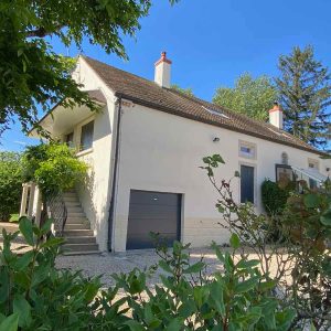 MAISON ANCIENNE SUR JOLI TERRAIN CLOS ET ARBORÉ