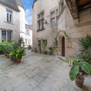 BEAUNE INTRA-MUROS SUR COUR INTÉRIEURE