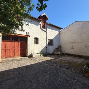 MEURSAULT  AU CENTRE DU VILLAGE